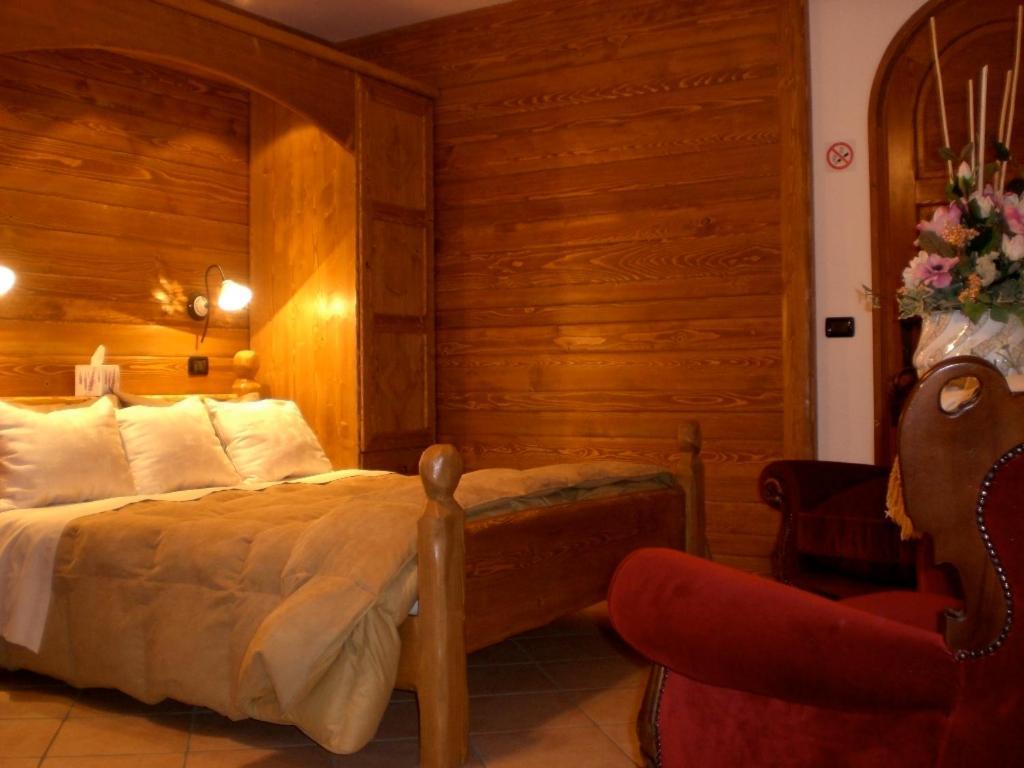 Maison Sam' Suffy Challand Saint Victor Room photo